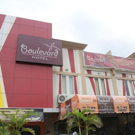 Boulevard Hotel Makassar Exterior photo